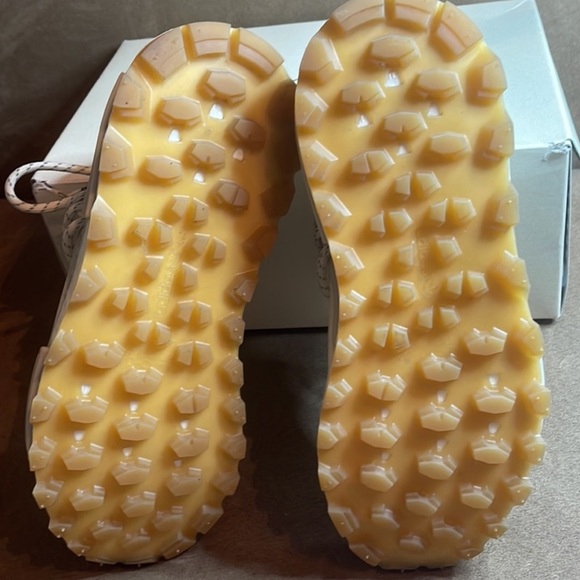 Adidas NMD Hu Trail
Pharrell Now Is Her Time Cream White size 6.5 Men - Picture 5 of 10